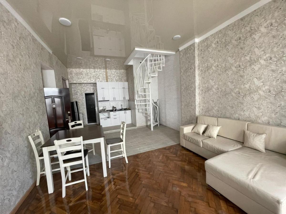Центр города Батуми Apartment Rustaveli 13 Екстериор снимка